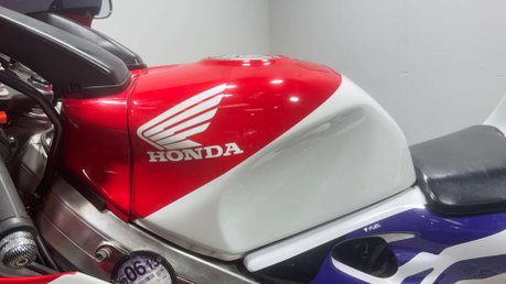Honda RVF 2000 LATE REGISTERED GENUINE 8K CLASSIC 400CC SUPER SPORT 30
