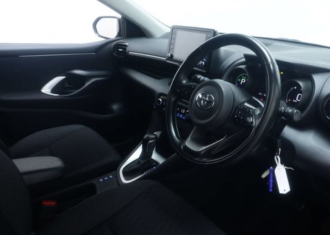 Toyota Yaris 1.5 Yaris Design HEV CVT 5dr 39