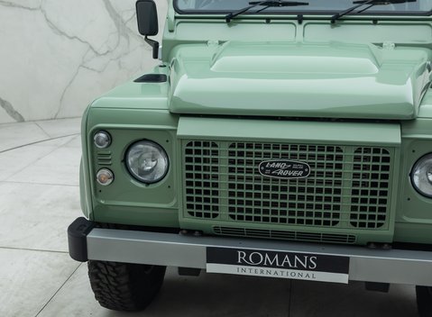 Land Rover Defender 110 HERITAGE 32