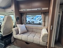 Elddis Majestic 254 2 Belt|4 Berth|Transverse Island Bed|Kitchen|Bathroom|Large Fridge Freezer 10
