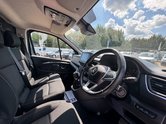 Renault Trafic AUTO SWB L1H1 Sport SL30 Air Con Alloys Camera Nav Sensors EURO 6 15