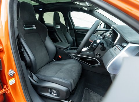 Jaguar F-Pace SVR 13