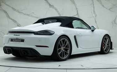 Porsche 718 SPYDER 8