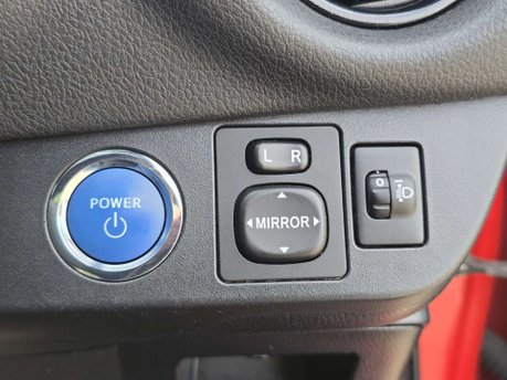 Toyota Yaris 1.5 VVT-h Design Hatchback 5dr Petrol Hybrid E-CVT Euro 6 (101 ps) 26