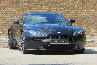 Aston Martin V12 Vantage Carbon Black Edition