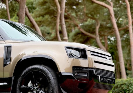 Land Rover Defender HARD TOP X-DYNAMIC HSE 32