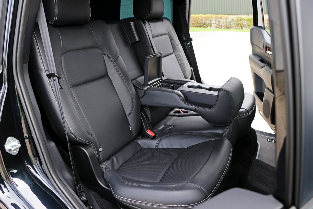 2025 Land Cruiser Commercial 14