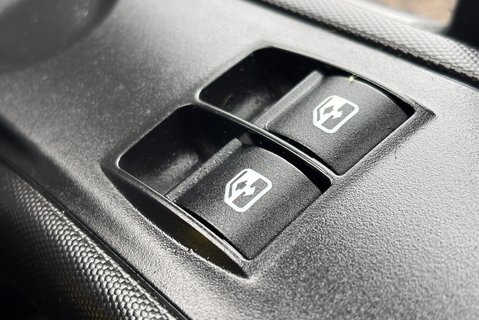 Iveco Daily 70C18D Crew Cab Dropside with Hiab X-Hiduo 062 Crane 39