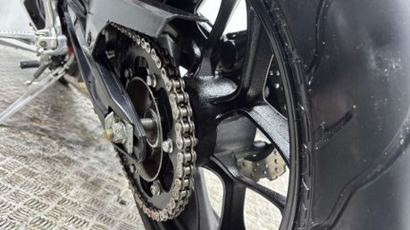 Hyosung GD 2016 ONLY 1K VERY CLEAN LIGHT WEIGHT SPORTS BIKE 250CC NEW MOT 34