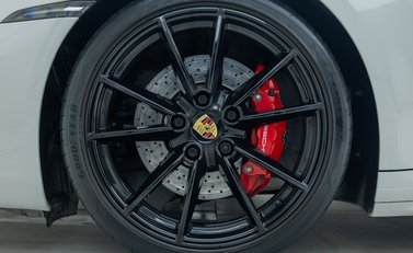 Porsche 911 Carrera 4S (992) 24