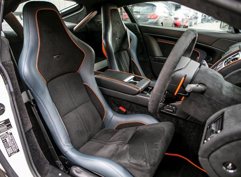 Aston Martin V12 Vantage AMR 12