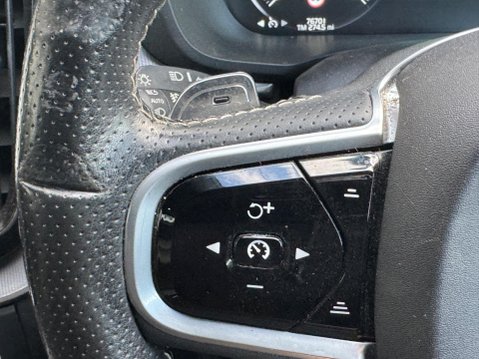 Volvo XC60 2.0 D5 PowerPulse R-Design Auto AWD Euro 6 (s/s) 5dr 23