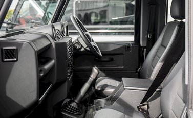 Land Rover Defender 90 XS 14