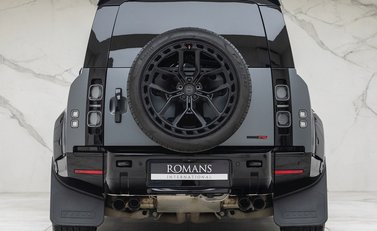 Land Rover Defender 110 V8 P525 URBAN XRS 5