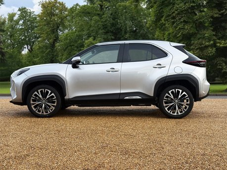 Toyota Yaris Cross EXCEL 8