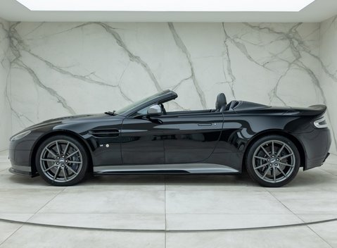 Aston Martin V12 Vantage S Roadster 2