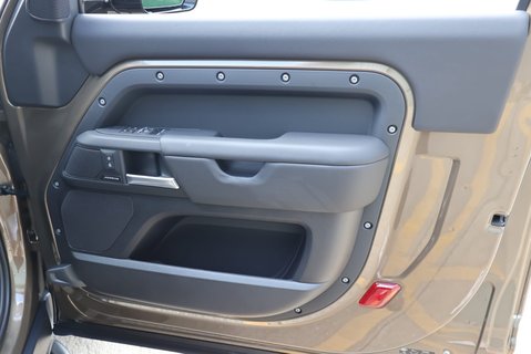 Land Rover Defender 90 DEMO  HARD TOP 350  X-DYNAMIC HSE s 20k spend inc genuine rear seat   22