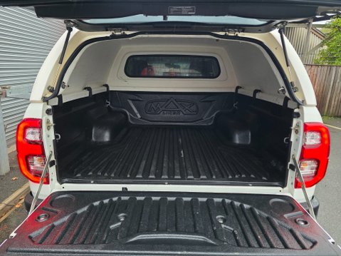Toyota Hilux INVINCIBLE 4WD D-4D DCB 11