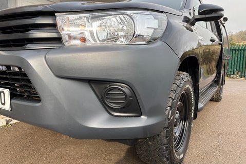 Toyota Hilux Active 4WD D-4D DCB Utility Service Body - Uprated to 3.5t 25