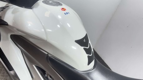 Honda VFR 2011 ONLY 22K NEW MOT SERVICED TOP BOX TOURER 800CC 27