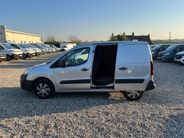 Peugeot Partner SWB L1H1 (SOLD) Low Roof Professional Air Con Nav Sensors EURO 6 NO VAT 11