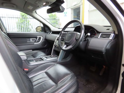 Land Rover Discovery Sport 2.0 Discovery Sport Black HSE TD4 Auto 4WD 5dr 3