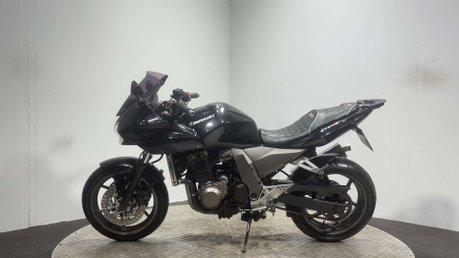 Kawasaki Z ZR750 2005 ONLY 20K NEW MOT SERVICED COMMUTER BIKE 750CC 4