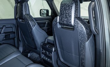 Land Rover Defender OCTA EDITION ONE 17