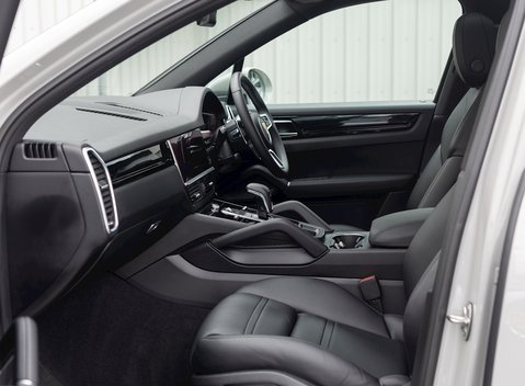 Porsche Cayenne V6 16