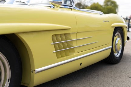 Mercedes-Benz SL Series 300SL Roadster 18