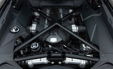 Lamborghini Aventador LP 700-4 Pirelli Edition 32