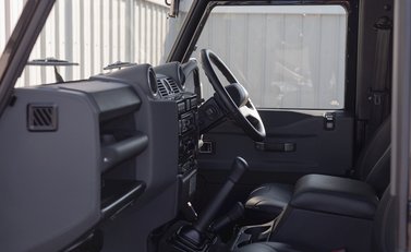 Land Rover Defender 90 Autobiography Edition 16
