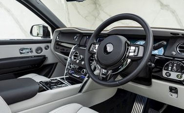 Rolls-Royce Cullinan 9