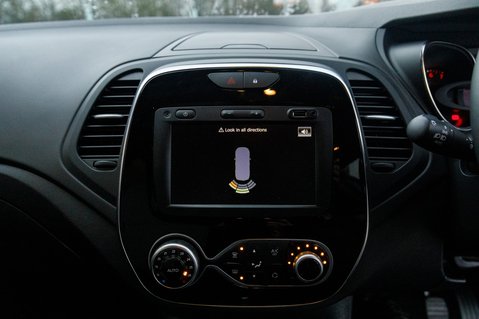 Renault Captur ICONIC TCE 29