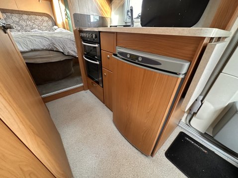 Peugeot Boxer AUTOCRUISE OAKMONT 4 BERTH 3.0 LOW PROFILE ISLAND BED 16