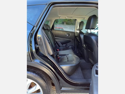 Nissan Qashqai 2.0 dCi Tekna Auto 4WD Euro 5 5dr (AVM) 37