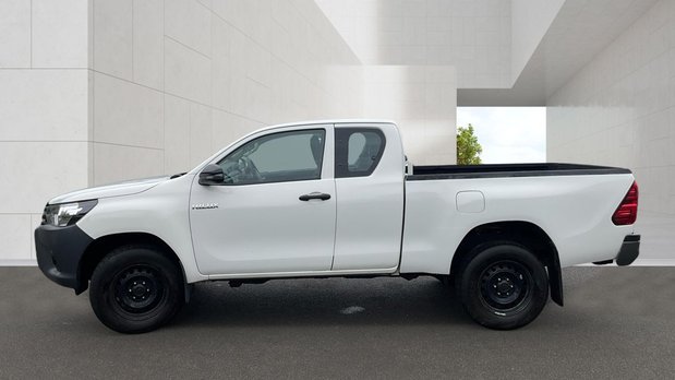 Toyota Hilux Active | 2.4 LT | Extended Cab | Tow Bar | Air Con | EURO 6 6