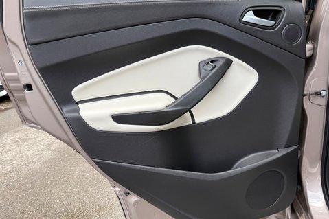 Ford Kuga VIGNALE TDCI AUTO - MILANO GRIGIO PAINT - PAN ROOF -APPEARANCE PACK 27