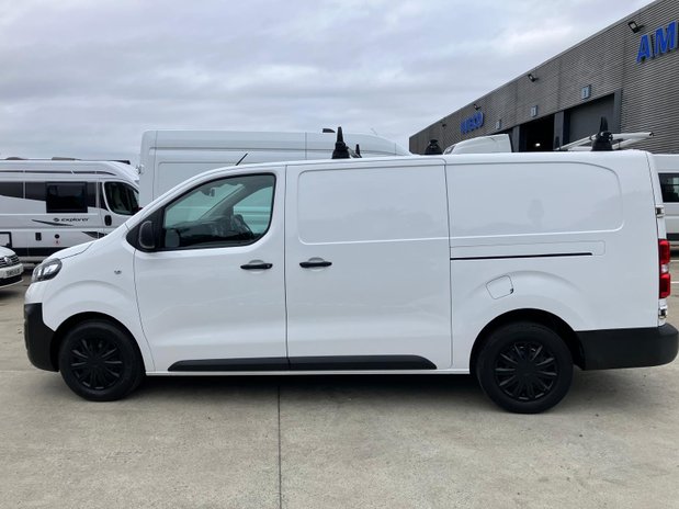 Vauxhall Vivaro VIVARO L2 DIESEL 2900 1.5d 100PS Dynamic H1 Van 9