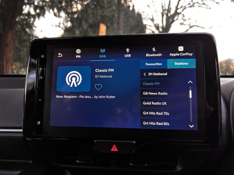 Toyota Yaris DESIGN FHEV 36