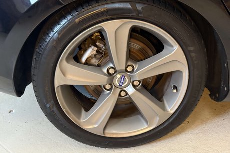 Volvo V40 2.0 T5 R-Design Pro Hatchback 5dr Petrol Auto Euro 6 (s/s) (245 ps) 65