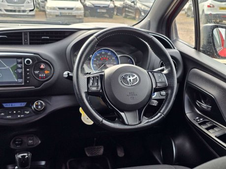 Toyota Yaris 1.5 VVT-h Design Hatchback 5dr Petrol Hybrid E-CVT Euro 6 (101 ps) 36