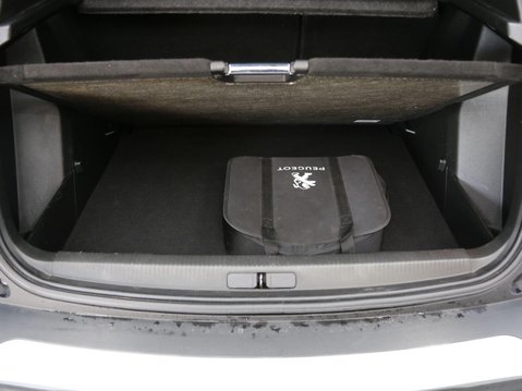 Peugeot e-2008 50kWh Allure Auto 5dr 27