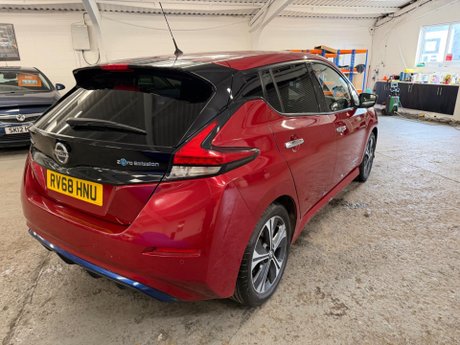 Nissan LEAF 40kWh N-Connecta Auto 5dr 8