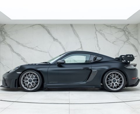 Porsche Cayman GT4 RS (718)