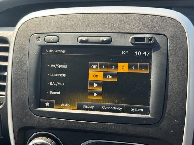 Renault Trafic SWB L1H1 [SOLD CR] Low Roof Black Edition SL28 Air Con Nav Sensors EURO 6 N 33