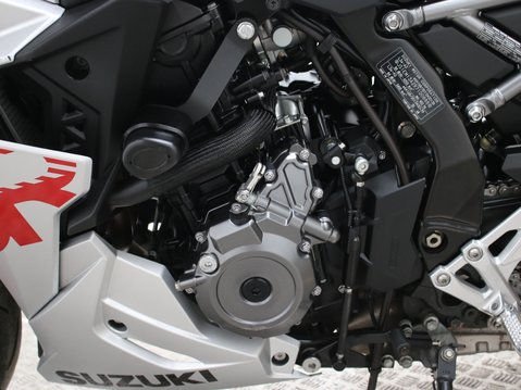 Suzuki GSX-8R GSX 800 FRQM4 GSX-8R 25