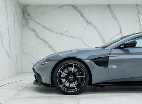 Aston Martin Vantage 29