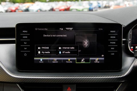 Skoda Kamiq MONTE CARLO TSI DSG 27