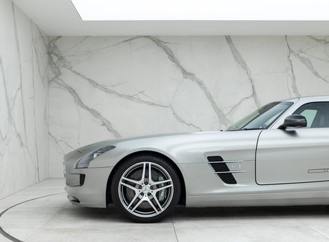 Mercedes-Benz SLS AMG 25